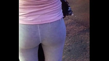 Preview 4 of Brazilian Kelly Butt - Culo en calzas esperando el colectivo