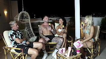 Preview 2 of Julie Knight Drinks Piss - Ele teve um orgasmo no encontro com ela ap&oacute_s uma massagem - Bruna e Ale (SHEER/RED)