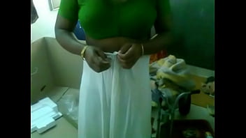 Preview 2 of Odisha Gf - undressing kerala housewife