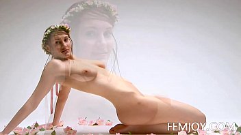 Preview 4 of Frist Time Fuck Really Blod - Natural D Cup Ashley Nude With Flowers Crown