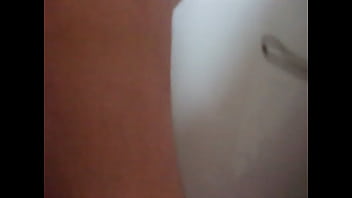 Preview 3 of Shini Lola - me cumming in bath tub