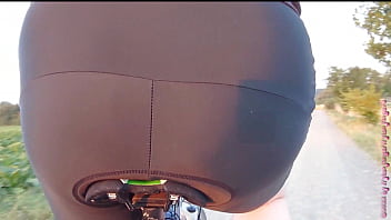 Preview 2 of Xxxmarsa Kom - Sexy Po auf dem Fahrradsattel