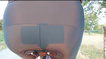 Preview 3 of Xxxmarsa Kom - Sexy Po auf dem Fahrradsattel