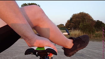 Preview 1 of Xxxmarsa Kom - Sexy Po auf dem Fahrradsattel