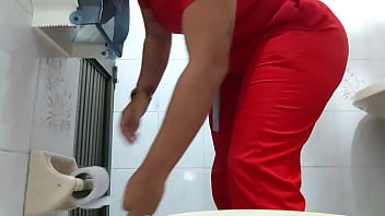 Preview 2 of Jusi Anal - Camara en ba&ntilde_o de consultorio de doctor Rangel