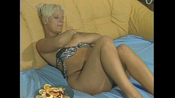 Preview 3 of Puretabo Videos - JuliaReaves-Olivia - So Pretty 01 - scene 3 anus masturbation natural-tits young cum