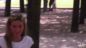 Preview 1 of Sunny Leon Xnxx Hd Videos - Flashing Paris!