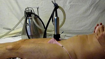 Preview 3 of Girls Farted - MVI 0269.machine a traire sur le lit