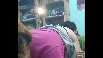 Preview 3 of Cum Guru - Le chupo la cola a mi novia mientras filmo con el celular