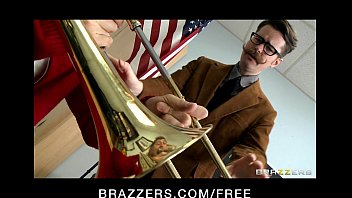Preview 1 of Seachjapnes Xxx - Two horny brunette groupies share big-dick in hardcore threesome