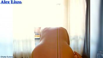 Preview 1 of Kondom Sabotage - CHATA CULONA ME DA BUENOS SENTONES FRENTE AL MAR,  me saca la leche con ese enorme culo duro