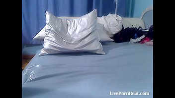 Preview 3 of Gozando Sozinha - asian brunette masturbating with a dildo(1).flv