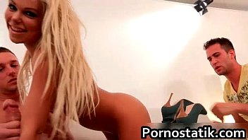 Preview 3 of Tante Gendut India - Fit blonde girl loves sucking dick