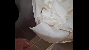 Preview 1 of Dwarf Men White - Yequis ensucia el water con semen