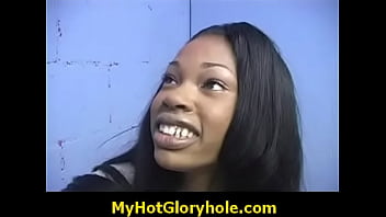 Preview 4 of Gata Fazendo Uma Boquete - Gloryhole-Initiations-Super-porn-with-super-girl-sucking-cock2