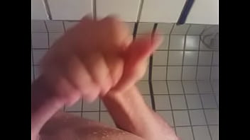 Preview 3 of Babe Girlshcool - Banho gostoso