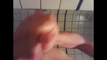 Preview 4 of Babe Girlshcool - Banho gostoso