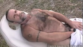 Preview 2 of Intek Blads Xxx - Bearish Daddy Blows His Load