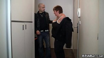 Preview 1 of Spi Discote - Huge lady is screwed in the shower