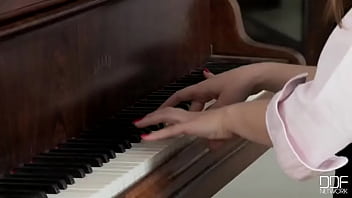 Preview 1 of Women To Women Sexvideo - Worshiping her Student!