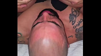 Preview 2 of Indian Gf Sex Com - mea de GUSTO EN EL BA&Ntilde_O DE UN HOTEL MIENTRAS LE METO BIEN FUERTE LOS DEDOS