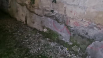 Preview 1 of Pc Gama - ARRAPATO ESIBIZIONISTA CERCA UNA GUARDONA | SBORRATA PUBBLICA NEL PARCO E GEMITI - SEGA IN PUBBLICO E PASSEGGIATA SENZA SLIP CON IL CAZZO IN MOSTRA
