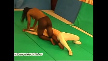 Preview 4 of Bd Gabriella - Pantyhose Catfight Ellie vs Tink 3