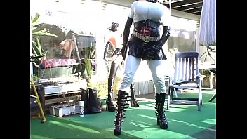 Preview 4 of Ebony Twins Anal - Roxina2007GardenQueen171007.WMV