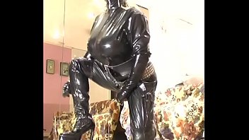 Preview 3 of Split Forced - Roxina2006BigRubberSlut120406.WMV