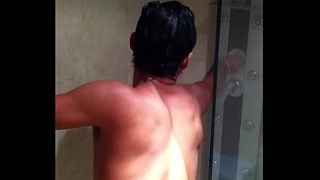 Preview 1 of Dog Gorilla Xxxvido - MASTURBANDOSE EN LA DUCHA