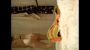 Preview 3 of Xrvjzpwlz - Tetona espiada en la ducha