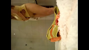 Preview 1 of Xrvjzpwlz - Tetona espiada en la ducha