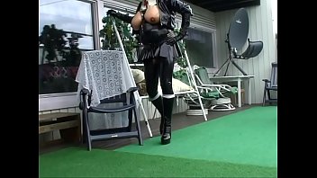 Preview 1 of Nika Hindi - Roxina2008GardenGurlGagFun300408.WMV
