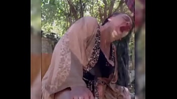 Preview 4 of Seiax - KlaudiaAmberGirl cumshot in the garden