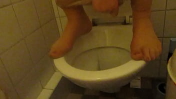 Preview 1 of Voyeur Pornx - russian piss 2