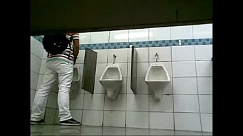Preview 4 of First Seizure - Pega&ccedil_&atilde_o em banheiro de supermercado 7