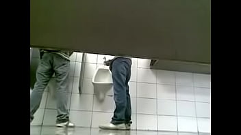 Preview 3 of Oldguysfuckteen - Pega&ccedil_&atilde_o em banheiro de supermercado 4