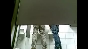 Preview 2 of Mom Xxxnx Son Brzzer - Pega&ccedil_&atilde_o em banheiro de supermercado 2