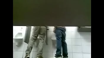 Preview 1 of Mom Xxxnx Son Brzzer - Pega&ccedil_&atilde_o em banheiro de supermercado 2
