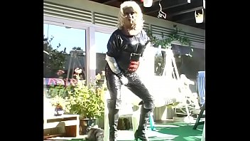 Preview 2 of Gril May - Roxina2006FetishQueen050906XL.WMV