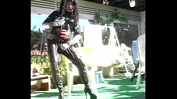 Preview 4 of Gril May - Roxina2006FetishQueen050906XL.WMV