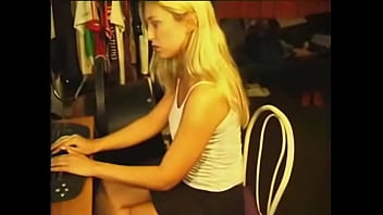Preview 1 of Me And My Bf Fuck My Husband - Gatinha no msn mostrando tudo,  deliciosa