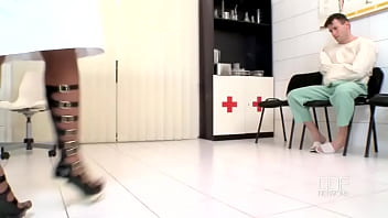 Preview 1 of Png Porgera Sex Videos - Doctor&#039_s bizarre foot therapy!