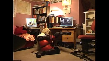 Preview 3 of Muslim Hd Pron Video - Roxina2008RedZentaiAndCoat010908.WMV
