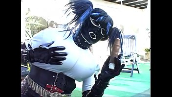 Preview 1 of Thight Thai - Roxina2007DomAndSubDollInGarden171007.WMV
