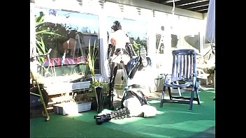 Preview 4 of Thight Thai - Roxina2007DomAndSubDollInGarden171007.WMV