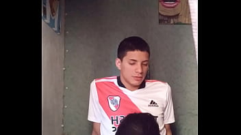Preview 2 of Ember Strip - futbolista es Masturbado y tragado con la boca
