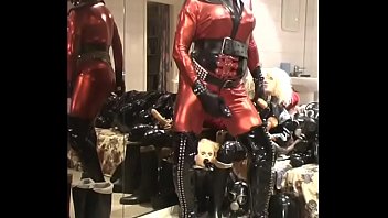 Preview 1 of Latina Pervcity - Roxina2007RedZentaiGurlBlackCock270207XL.WMV