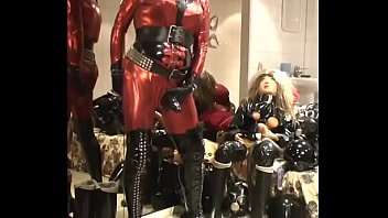 Preview 2 of Sore Anus - Roxina2007PaleFaceZentaiGurl270207XXL.WMV