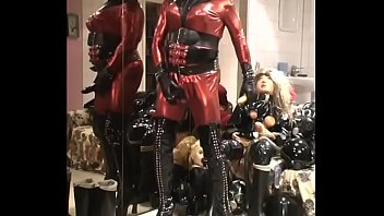 Preview 1 of Sore Anus - Roxina2007PaleFaceZentaiGurl270207XXL.WMV